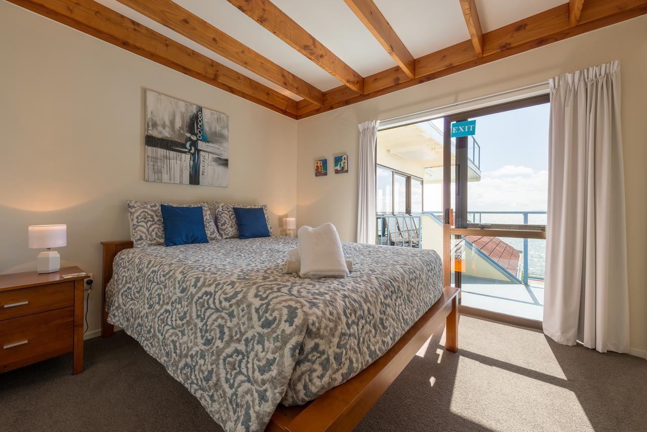 By The Bay Beachfront Apartments Mangonui Exterior foto