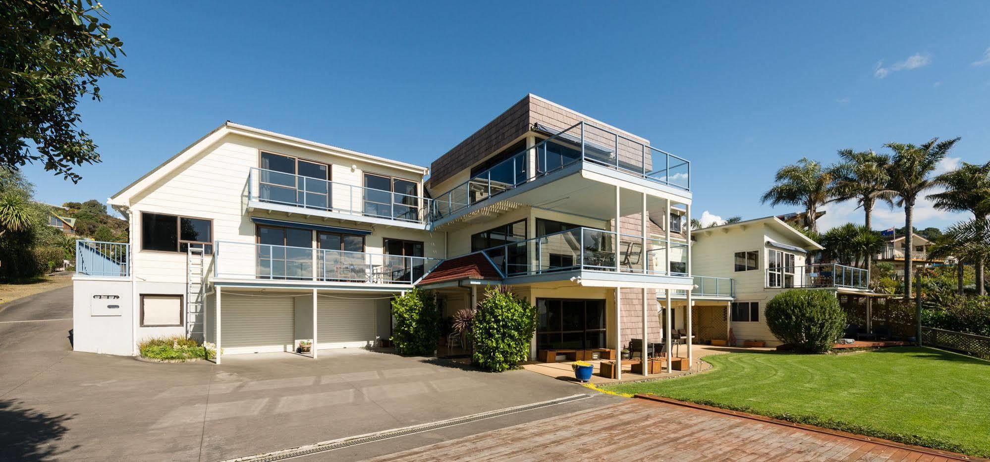 By The Bay Beachfront Apartments Mangonui Exterior foto